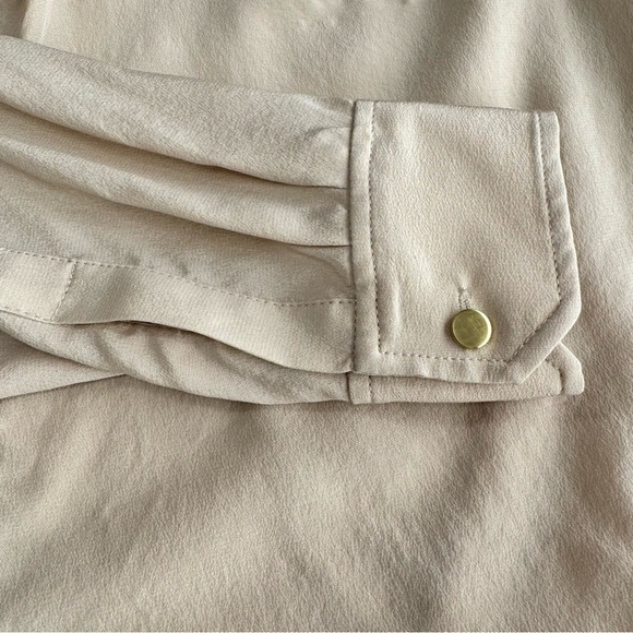 WHBM Silk Utility Blouse Size 4 Tan Long Sleeve Surplice V Neck High Low Casual - Picture 6 of 14